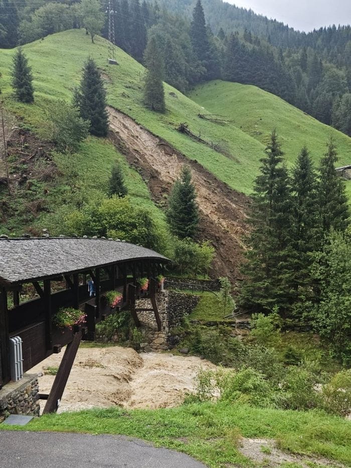 Maltempo, frane in Valle Brembana: isolati Branzi, Valleve, Carona e Foppolo - Foto e video