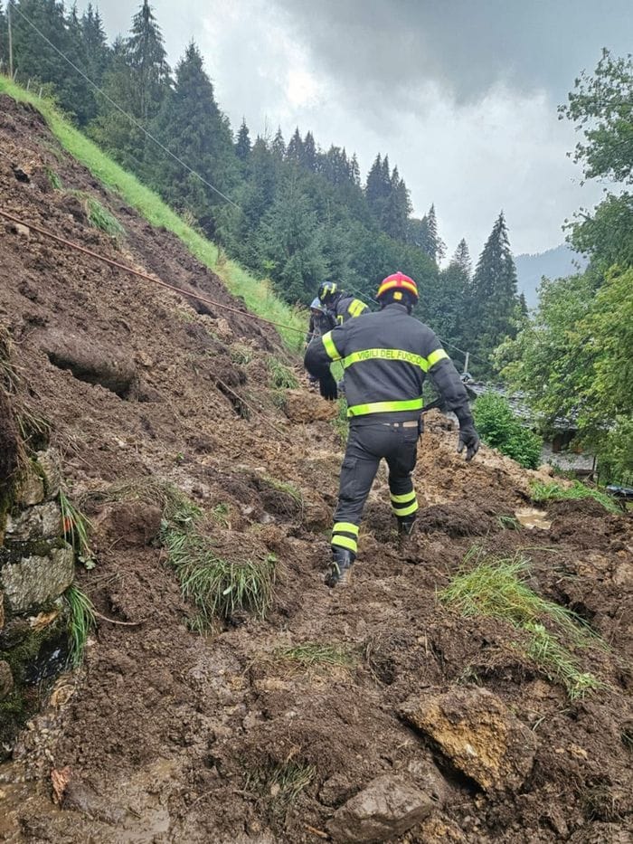 Maltempo, frane in Valle Brembana: isolati Branzi, Valleve, Carona e Foppolo - Foto e video