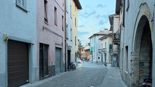 Seriate, lite degenera: ferito un 25enne con una bottiglia