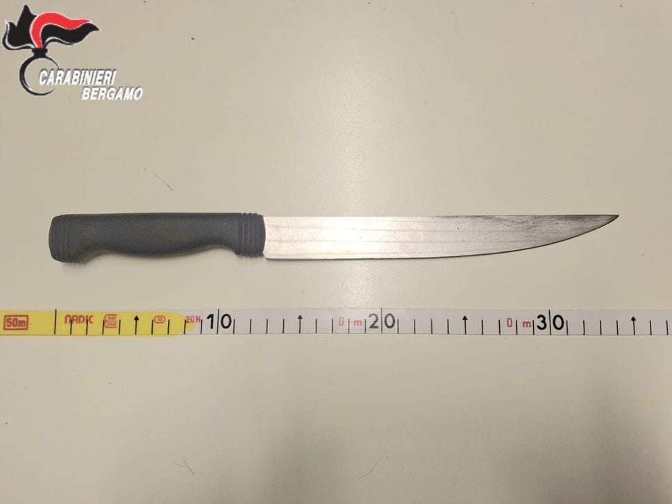 Arzago d’Adda, 36enne armato di coltello arrestato dai carabinieri
