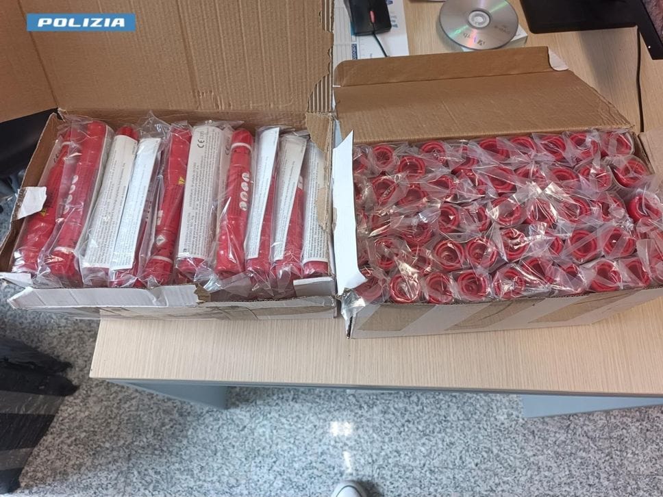 Bergamo, sequestrati 45 chili di fumogeni e fuochi d’artificio a due tifosi israeliani