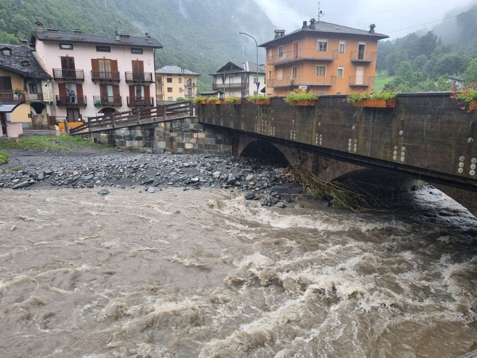 Maltempo, super lavoro in mattinata: riaperte le strade nelle valli - Foto e video