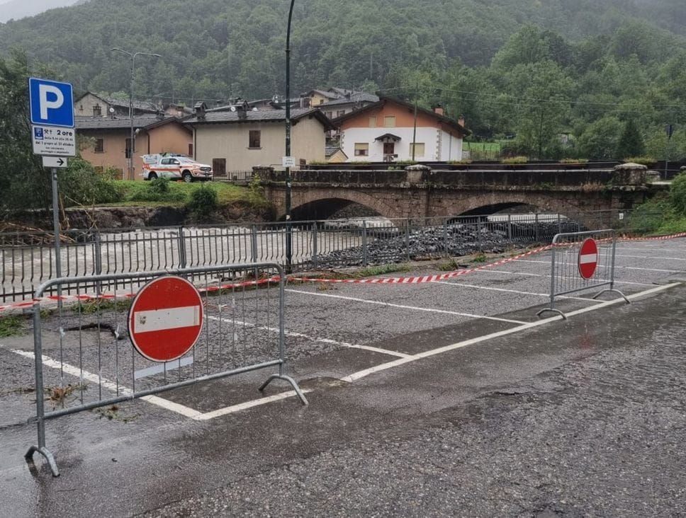 Maltempo, super lavoro in mattinata: riaperte le strade nelle valli - Foto e video