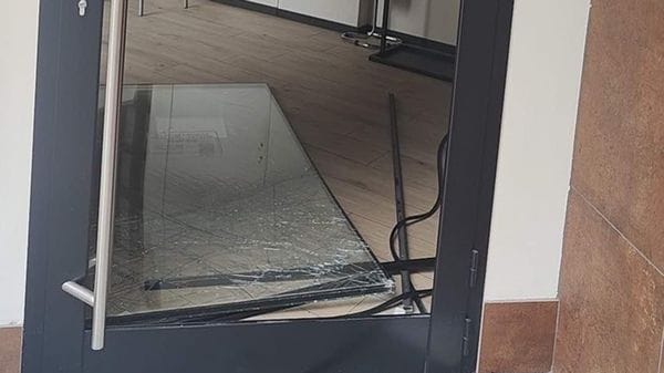 Spaccata al ristorante «Bottega N. 8» in centro città: «Aperti da dieci mesi, grande l’amarezza»