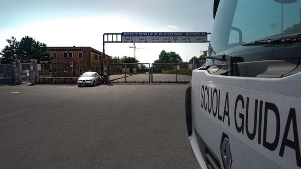 Fogli rosa, l’arretrato sceso a quota 7mila. E tempi dimezzati per l’esame pratico