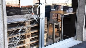 Nuovo tentativo di furto al Panificio Tresoldi a Bergamo: «Dormiremo in negozio»