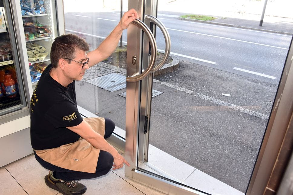 Nuovo tentativo di furto al Panificio Tresoldi a Bergamo: «Dormiremo in negozio»