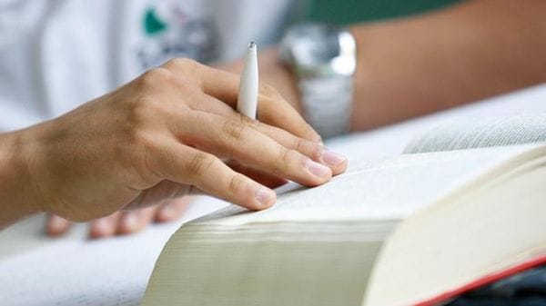 Esami di recupero al via, campanella in anticipo per 8.200 studenti