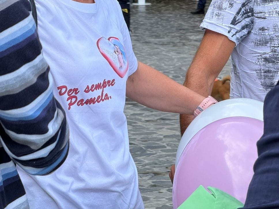 Pamela Genini oggi avrebbe compiuto 30 anni: alla Cornabusa il ricordo - Foto e video