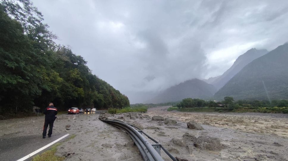 Val Camonica, riapre la statale 42 dopo l’alluvione: limite a 50 km orari e continui monitoraggi