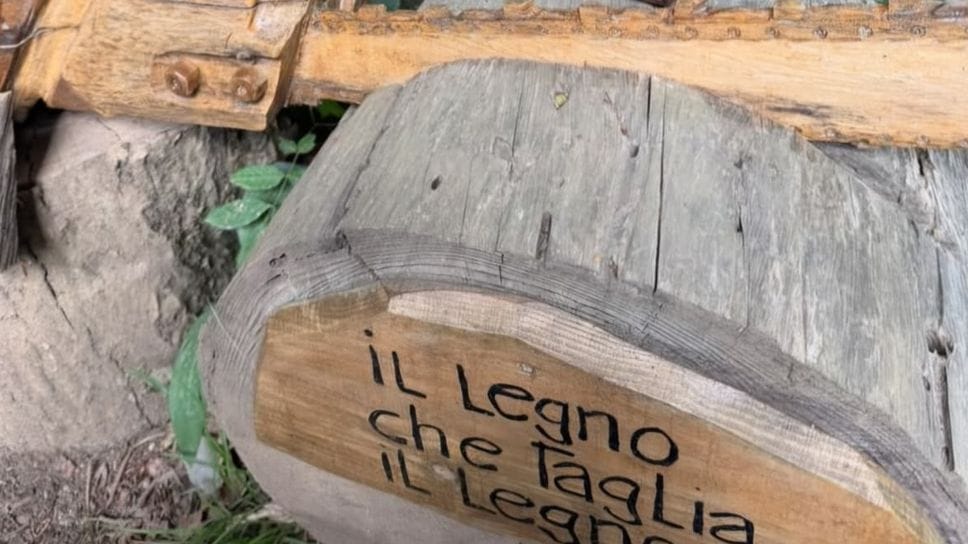 Clusone, chiude il «Bosco incantato»: «Troppa maleducazione e danni alle sculture»
