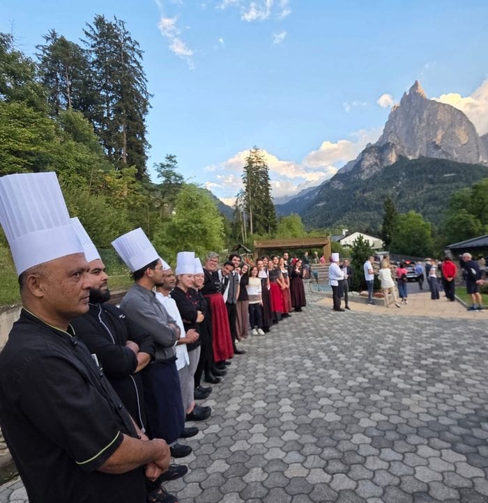 Il Presidente Mattarella alla Messa del Vescovo Beschi: gradita sorpresa a Villa Madonna a Siusi - Foto e video