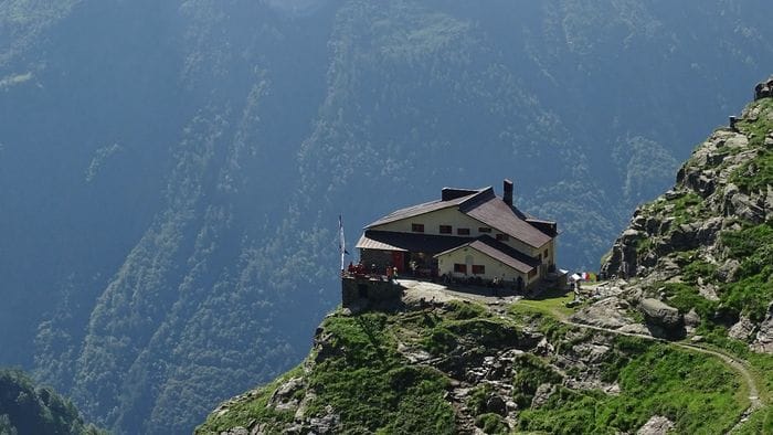 https://storage.ecodibergamo.it/media/photologue/2026/8/24/photos/cache/maltempo-riaprono-i-rifugi-bergamaschi-attenzione-ai-sentieri_6a94e9ce-9f97-11f1-80b1-329524cc7c76_1920_1080_v3_large_16_9.jpg