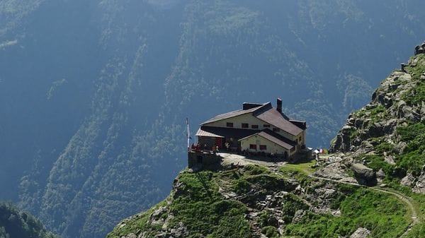 Maltempo, riaprono i rifugi bergamaschi: attenzione ai sentieri