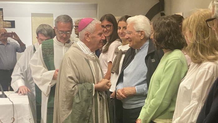 https://storage.ecodibergamo.it/media/photologue/2026/8/24/photos/cache/mattarella-alla-messa-del-vescovo-beschi-gradita-sorpresa-a-villa-madonna-a-siu_c0568dc2-9f3d-11f1-a851-7ce254918d43_1920_1080_v3_large_16_9.jpg