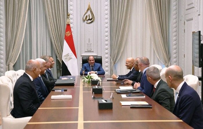 Descalzi incontra al-Sisi, colloqui sugli impegni di Eni in Egitto