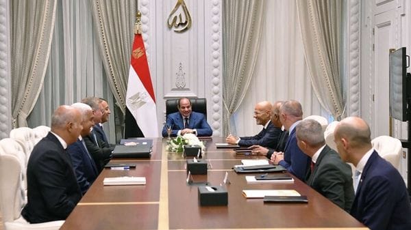 Descalzi incontra al-Sisi, colloqui sugli impegni di Eni in Egitto
