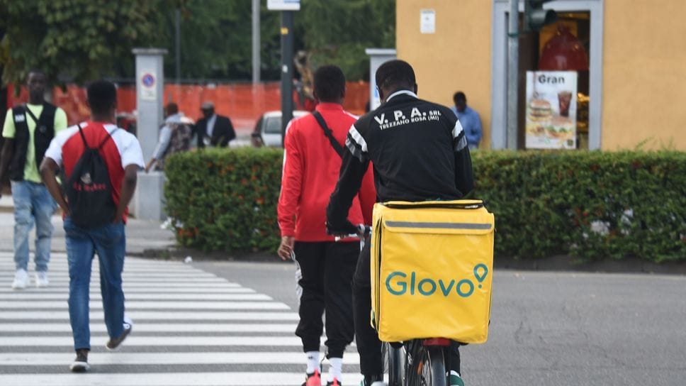 Rider Glovo, la Procura: «Non pagato quasi il 30% delle ore»