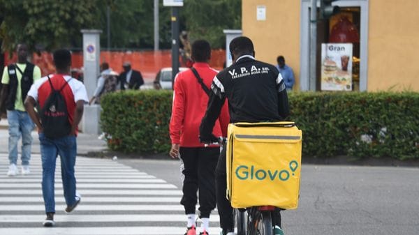 Rider Glovo, la Procura: «Non pagato quasi il 30% delle ore»
