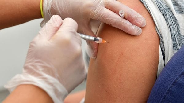 Vaccino anti difterite, in Bergamasca copertura al 96,5%: «Sicuro ed efficace» 