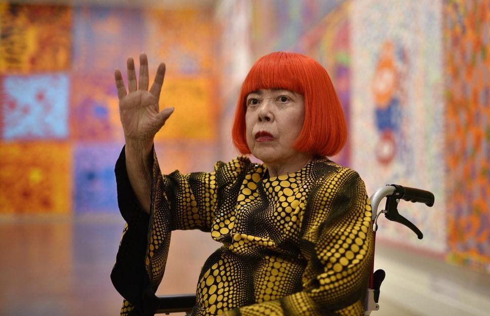 È morta la «regina dei pois» Yayoi Kusama, una sua Infinity Room fece sognare Bergamo