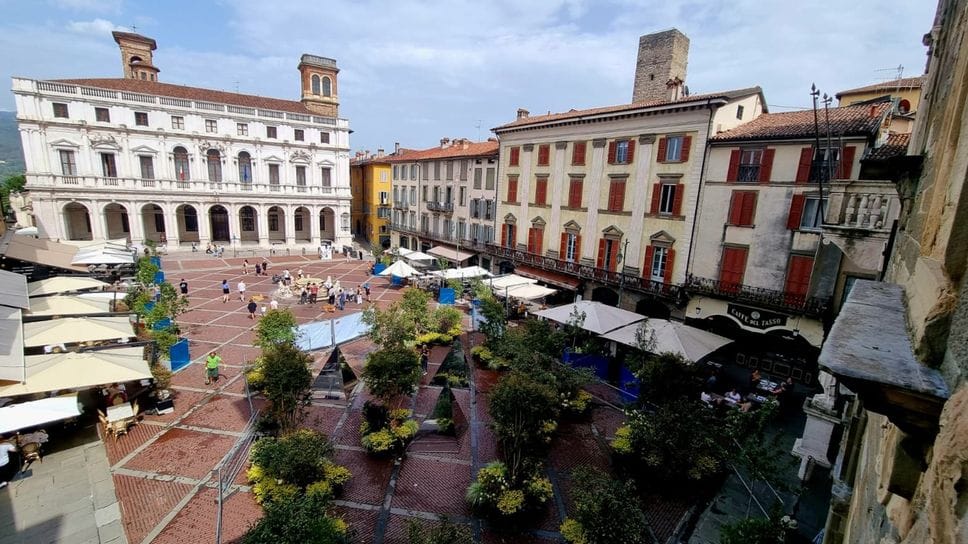 In Piazza Vecchia a Bergamo iniziato l’allestimento del Landscape Festival - Foto