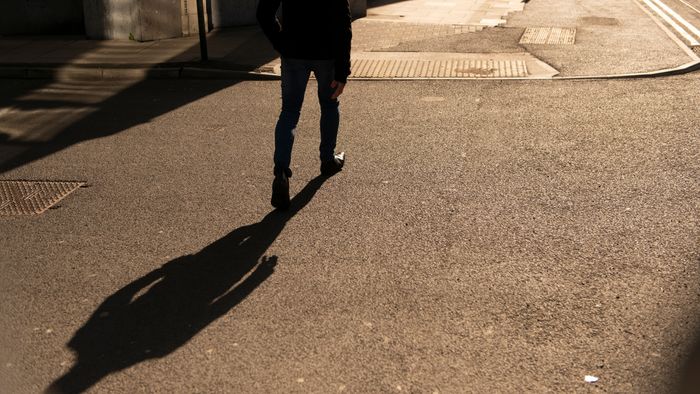 inseguita e perseguitata dal fidanzato corre in questura per chiedere aiuto
