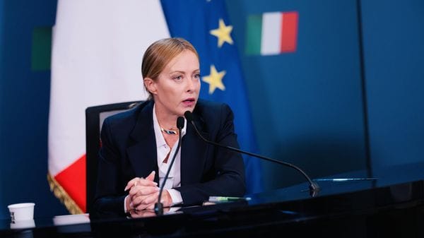 A destra e sinistra: «Vorrei ma non posso»