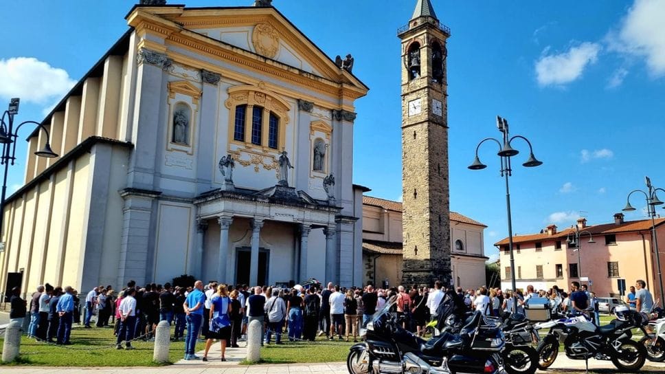 L’addio ad Antonella: «Quel sorriso che tante volte ci ha accolto ora ci saluta»