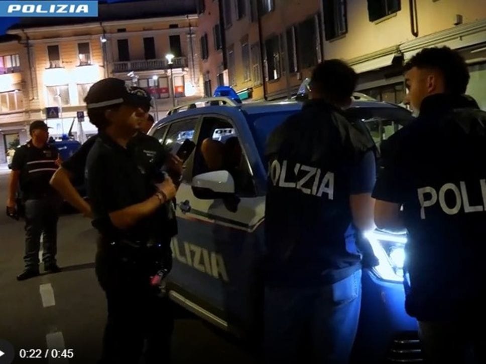 Alcol nei locali, raffica di controlli: sette diffide e tre sanzioni a Bergamo - Video