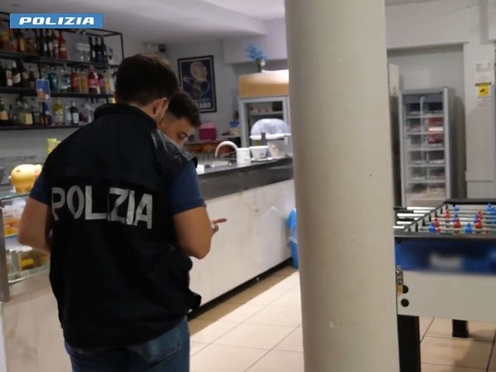 Alcol nei locali, raffica di controlli: sette diffide e tre sanzioni a Bergamo - Video