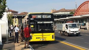 Bergamo-Verdellino, primo giorno di e-Brt: pochi passeggeri e traffico scorrevole - Foto e video