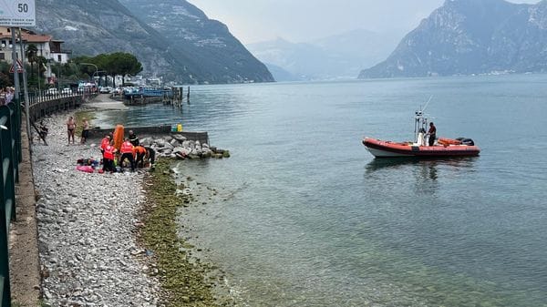 Perde i sensi nelle acque del lago d’Iseo: resta grave una donna di 76 anni. Ipotesi malore mentre nuotava