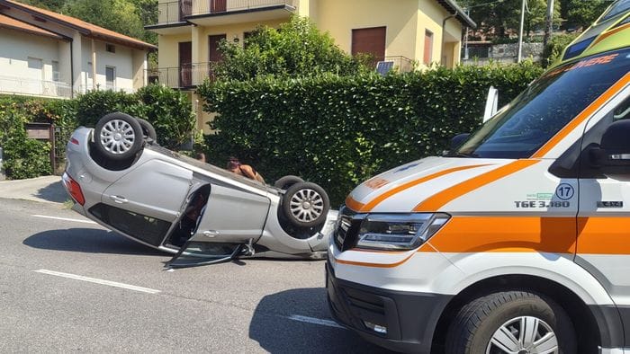 https://storage.ecodibergamo.it/media/photologue/2026/8/3/photos/cache/sovere-auto-si-ribalta-sulla-clusone-lovere-paura-per-una-29enne_ac21c5e0-8f22-11f1-9381-d5317f8ee5c4_1920_1080_v3_large_16_9.jpg
