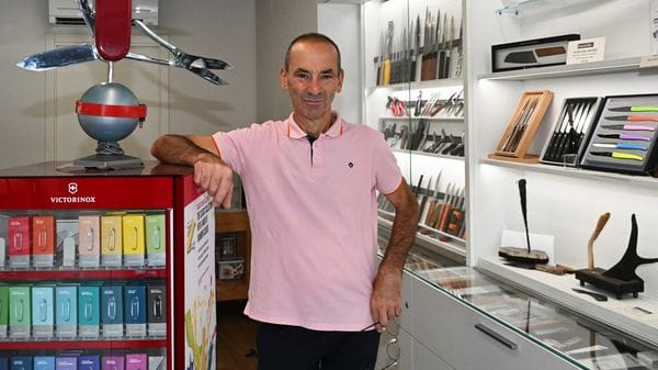 Bottega del coltello a Bergamo, giù la serranda dopo oltre 50 anni