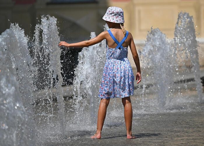 Clima, i bambini più esposti degli anziani allo stress da caldo umido  