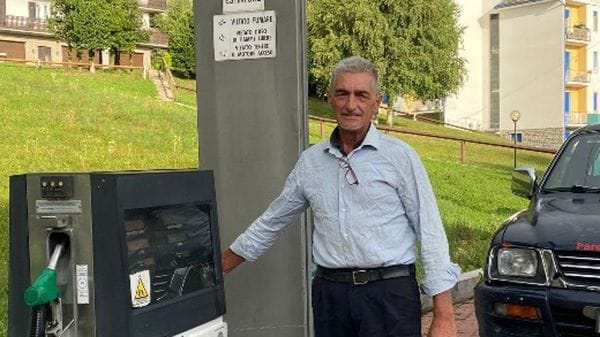 Costa Valle Imagna, con la benzina del sindaco il pieno è meno doloroso