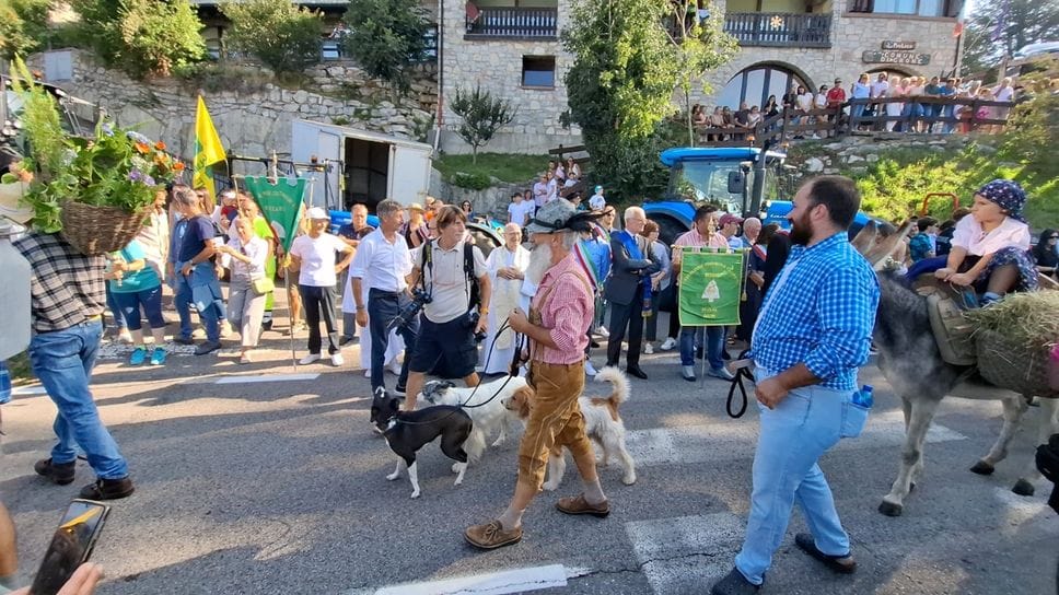 Festa della Montagna ai Colli di San Fermo: in tremila tra trattori e tradizioni - Foto