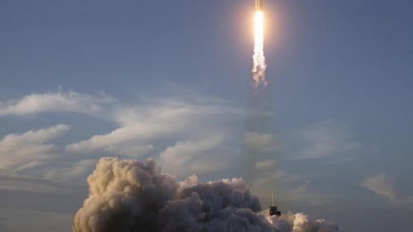Lanciato il telescopio Roman, puntato sui segreti dell'universo