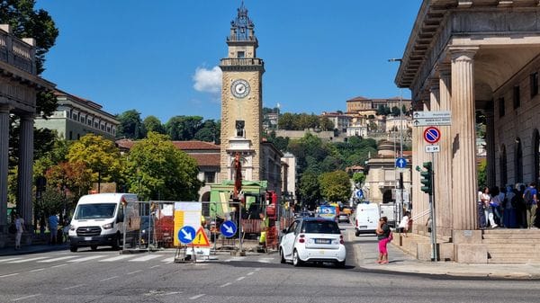 Bergamo, cantieri per il teleriscaldamento: restringimenti in centro
