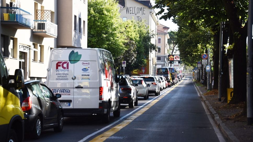 E-Brt, il semaforo si inceppa: traffico in tilt in via Bonomelli
