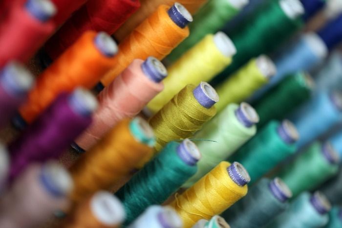 Batteri scoperti in Italia possibili biofabbriche di pigmenti per la moda sostenibile
