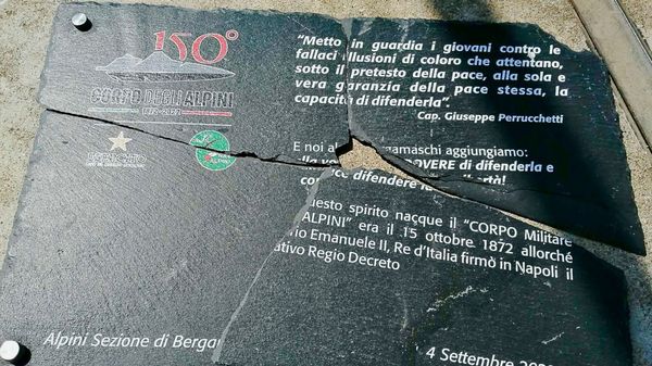 Canto Alto, vandali danneggiano la targa posta dagli Alpini