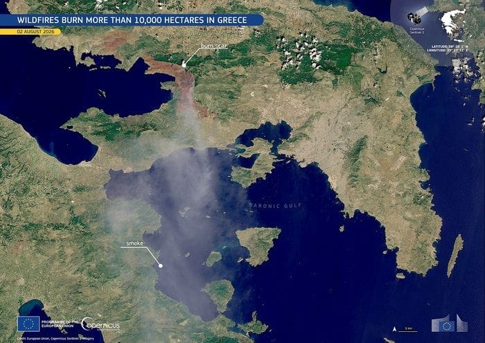 Incendi in Grecia, i satelliti mostrano una colonna di fumo di 70 km  