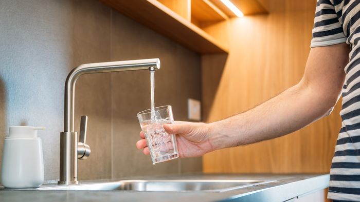 https://storage.ecodibergamo.it/media/photologue/2026/8/4/photos/cache/la-gestione-dei-pfas-apre-una-nuova-fase-per-il-servizio-idrico_4c09cc06-900e-11f1-94d0-c6d48a8fd97f_1920_1080_v3_large_16_9.jpg