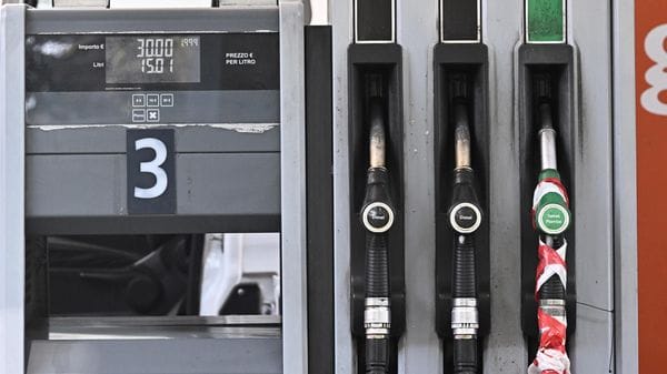 Carburanti, l’allarme dei benzinai bergamaschi: «Rifornimenti a singhiozzo, gestori allo stremo»