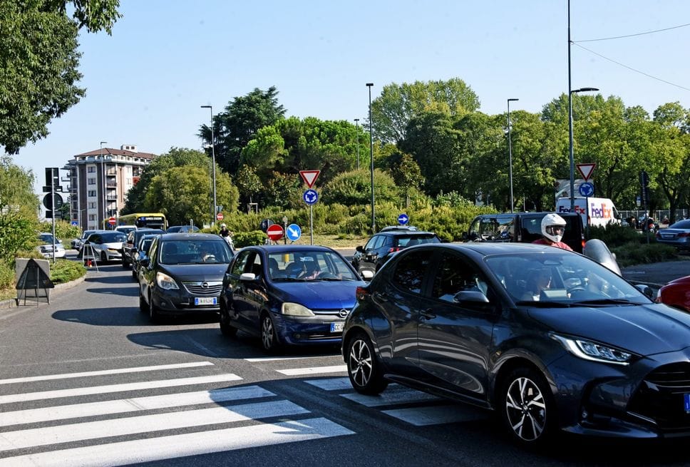 E-Brt, debutto con mille passeggeri: ma le code arrivano in Malpensata