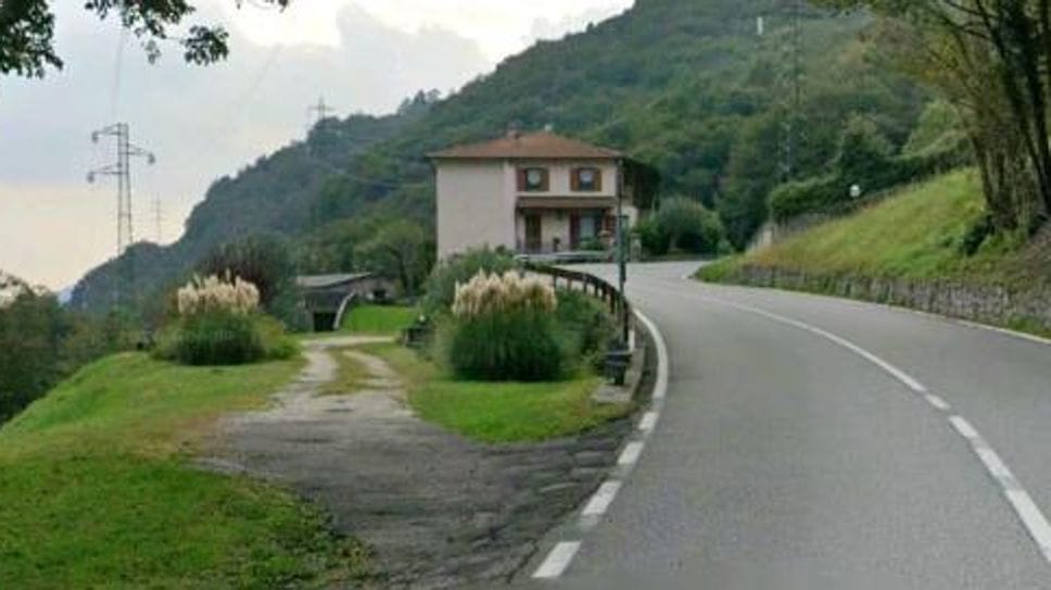 Ranzanico, ciclista rianimato con il massaggio cardiaco e portato in ospedale: 72enne resta in condizioni critiche