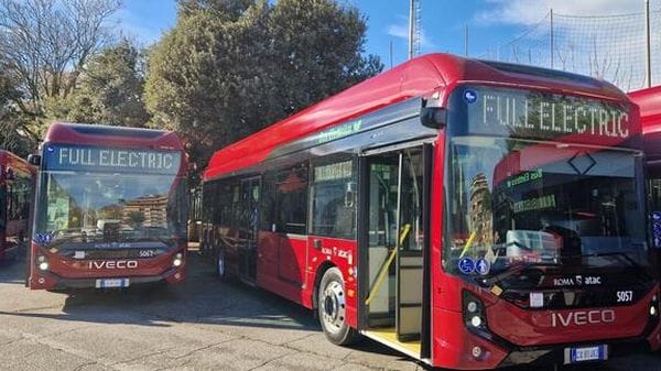 Sì a piano sociale clima, interventi su case, elettrificazione, trasporti