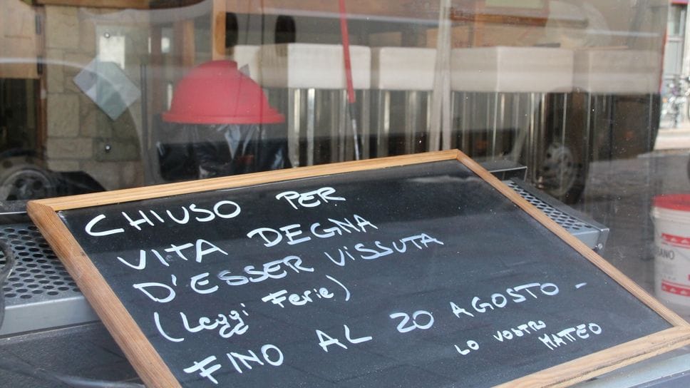 Agosto, chiudono per ferie metà dei negozi bergamaschi